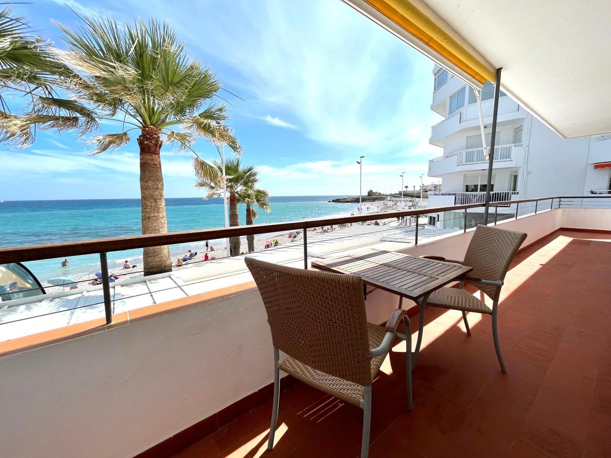 Apartamentos Playa Torrecilla 内尔哈 外观 照片