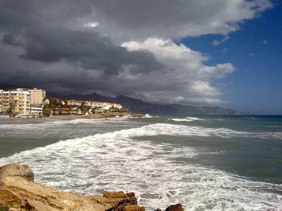 Apartamentos Playa Torrecilla 内尔哈 外观 照片